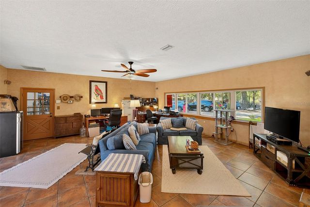 2635 N DOVER ROAD, Dover, FL 33527