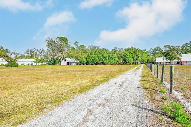 2635 N DOVER ROAD, Dover, FL 33527