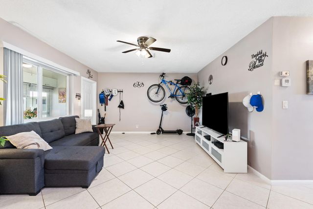 2100 NE 38th Street 205, Lighthouse Point, FL 33064