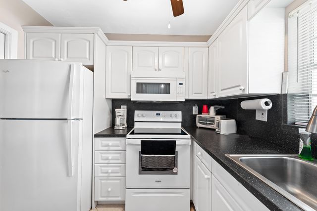 2100 NE 38th Street 205, Lighthouse Point, FL 33064