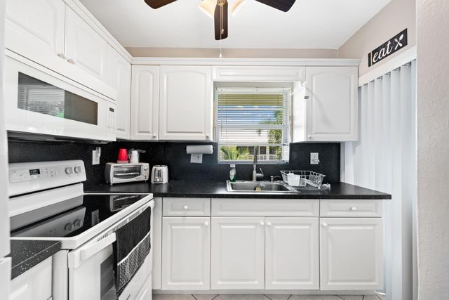 2100 NE 38th Street 205, Lighthouse Point, FL 33064