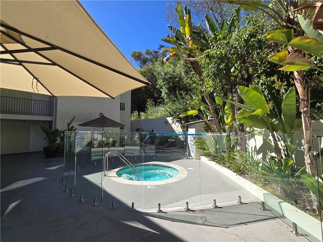 1230 Horn 408, West Hollywood, CA 90069