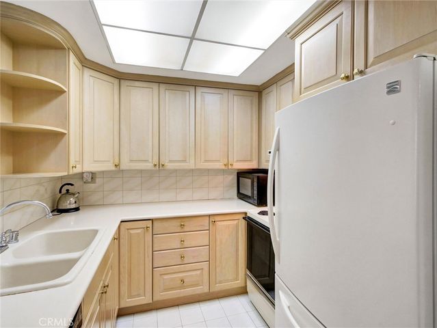 1230 Horn 408, West Hollywood, CA 90069