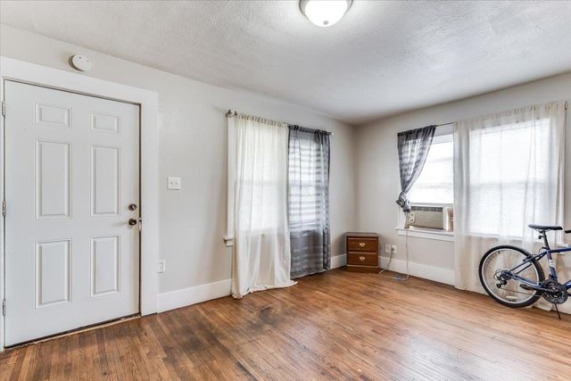 2043 S Broadway Ave, Wichita, KS 67211