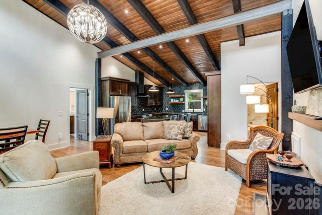 90 Summitt Street, Waynesville, NC 28786