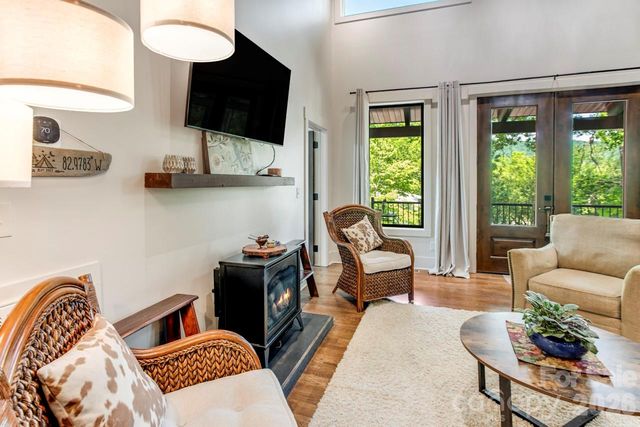 90 Summitt Street, Waynesville, NC 28786