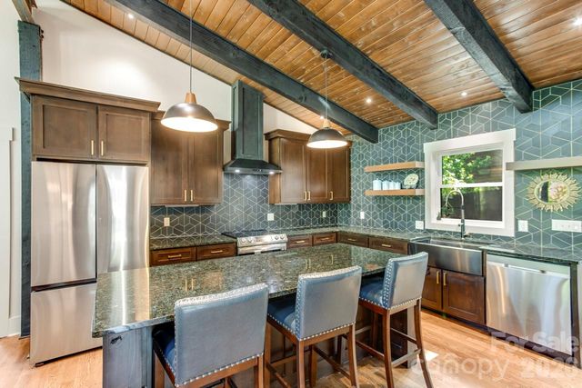 90 Summitt Street, Waynesville, NC 28786