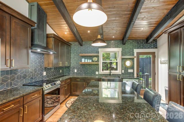 90 Summitt Street, Waynesville, NC 28786