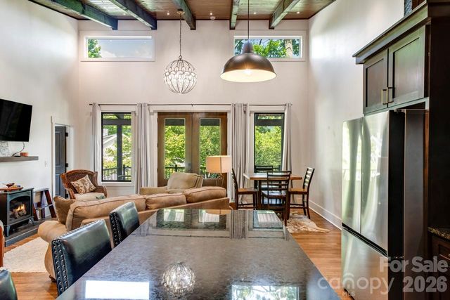 90 Summitt Street, Waynesville, NC 28786