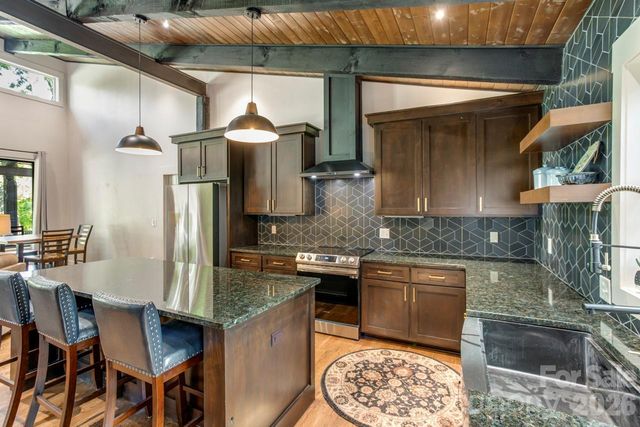 90 Summitt Street, Waynesville, NC 28786