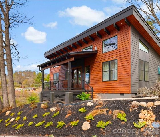 90 Summitt Street, Waynesville, NC 28786