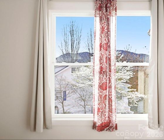 90 Summitt Street, Waynesville, NC 28786