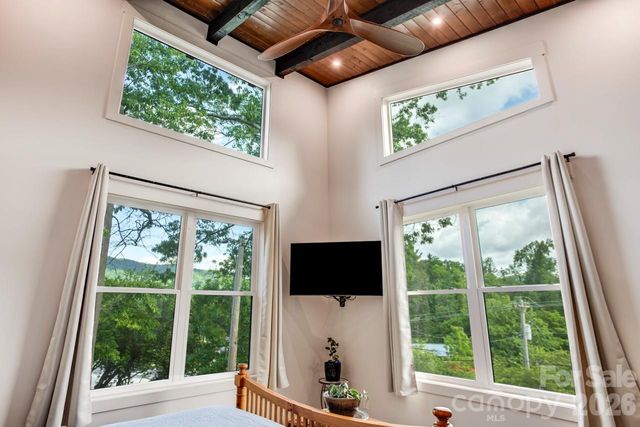 90 Summitt Street, Waynesville, NC 28786