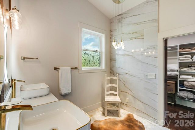 90 Summitt Street, Waynesville, NC 28786