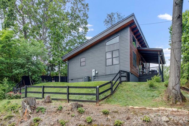 90 Summitt Street, Waynesville, NC 28786