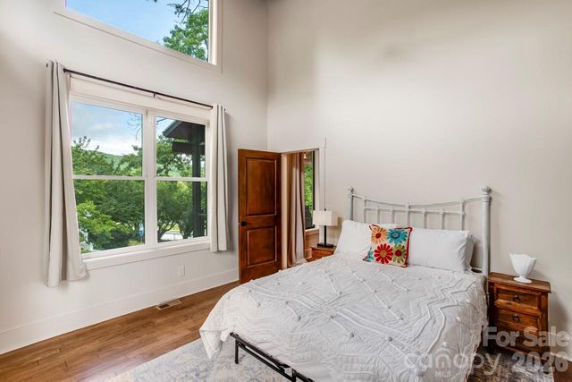 90 Summitt Street, Waynesville, NC 28786