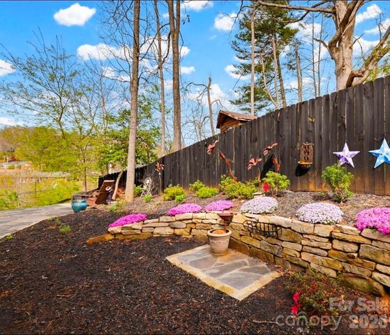 90 Summitt Street, Waynesville, NC 28786