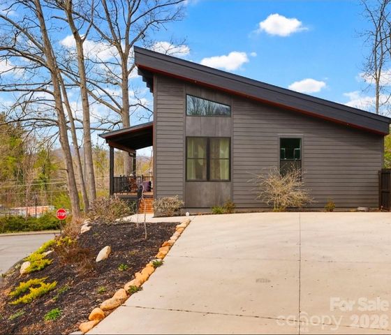 90 Summitt Street, Waynesville, NC 28786