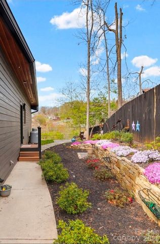 90 Summitt Street, Waynesville, NC 28786
