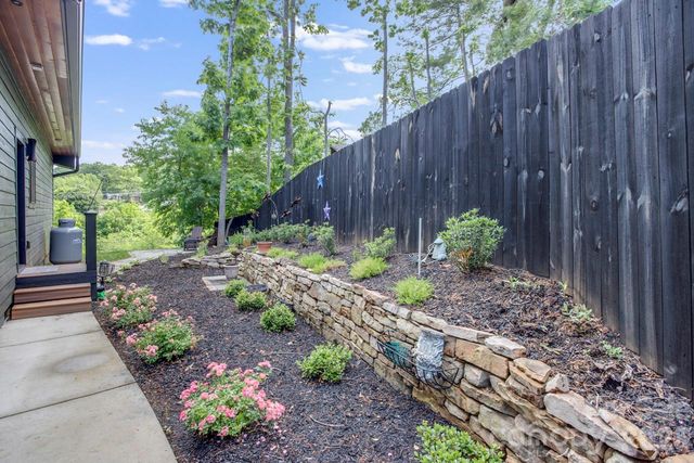 90 Summitt Street, Waynesville, NC 28786