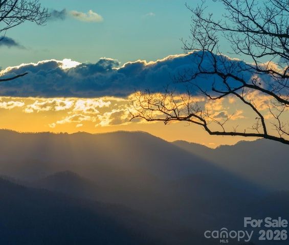 90 Summitt Street, Waynesville, NC 28786