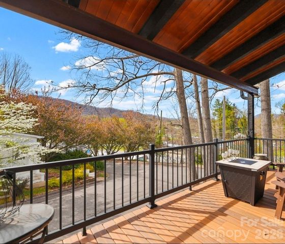 90 Summitt Street, Waynesville, NC 28786