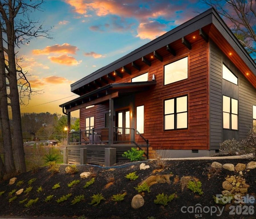 90 Summitt Street, Waynesville, NC 28786