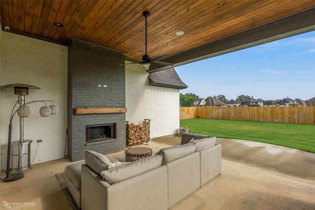 642 Caledonia Drive, Bossier City, LA 71111