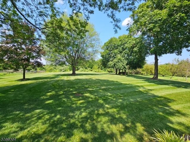 4 Wheatfield Rd, Readington Twp., NJ 08822