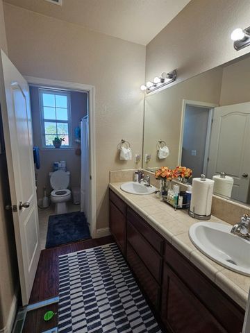 2917 E Trenton Avenue, Fresno, CA 93720