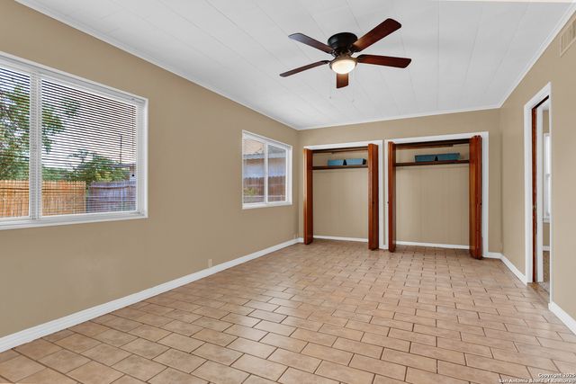 411 W HART AVE, San Antonio, TX 78214