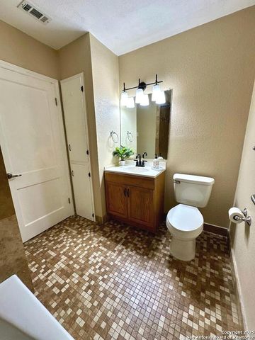 411 W HART AVE, San Antonio, TX 78214