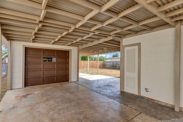 411 W HART AVE, San Antonio, TX 78214