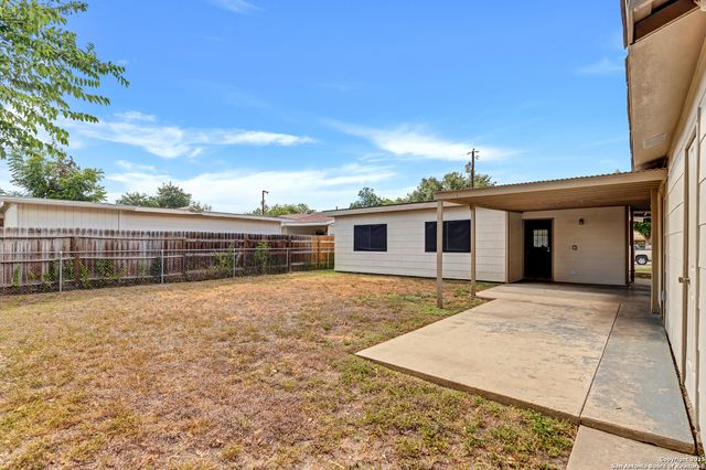 411 W HART AVE, San Antonio, TX 78214