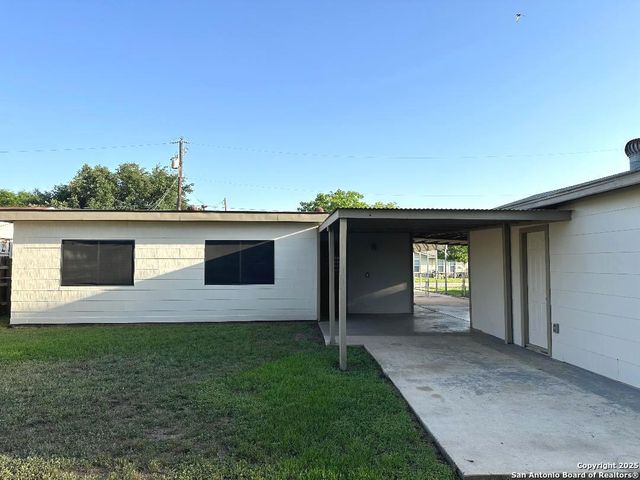 411 W HART AVE, San Antonio, TX 78214