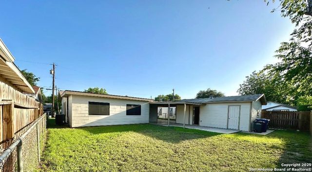 411 W HART AVE, San Antonio, TX 78214