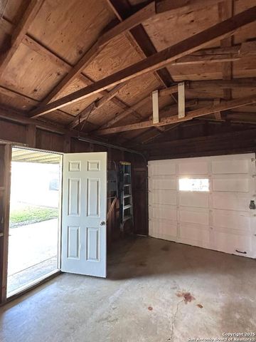 411 W HART AVE, San Antonio, TX 78214