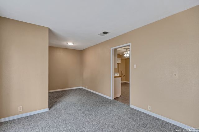 411 W HART AVE, San Antonio, TX 78214