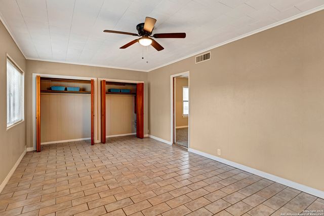 411 W HART AVE, San Antonio, TX 78214