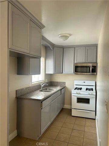 626 W 59th Place, Los Angeles, CA 90044
