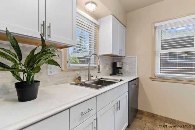 410 W 2ND AVE, Cheyenne, WY 82001