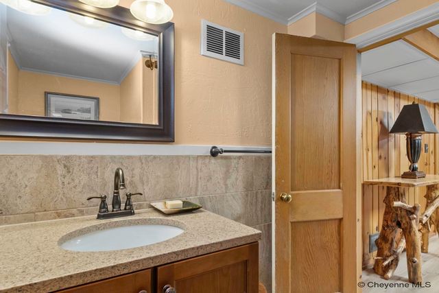 410 W 2ND AVE, Cheyenne, WY 82001