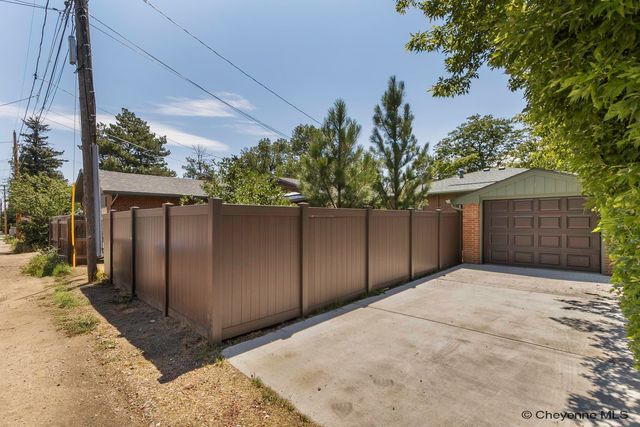 410 W 2ND AVE, Cheyenne, WY 82001