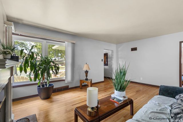 410 W 2ND AVE, Cheyenne, WY 82001