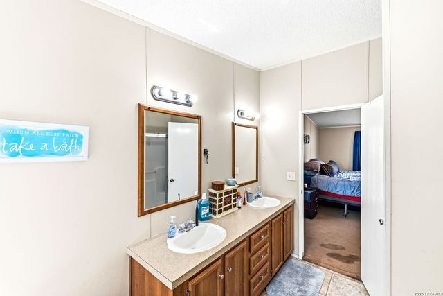 200 Mil Encinos St, Adkins, TX 78101