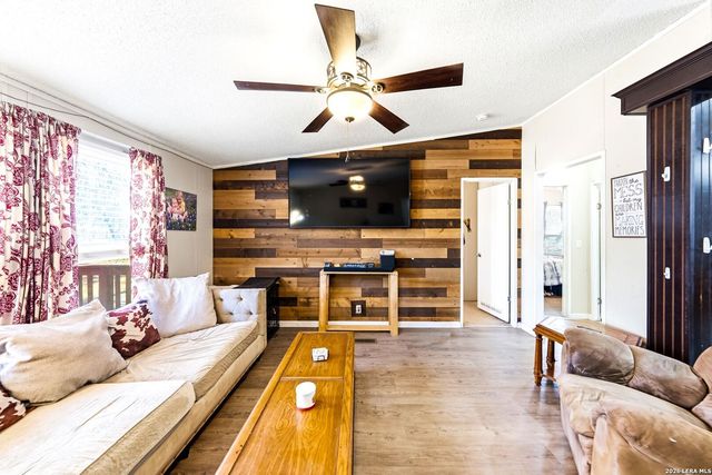 200 Mil Encinos St, Adkins, TX 78101