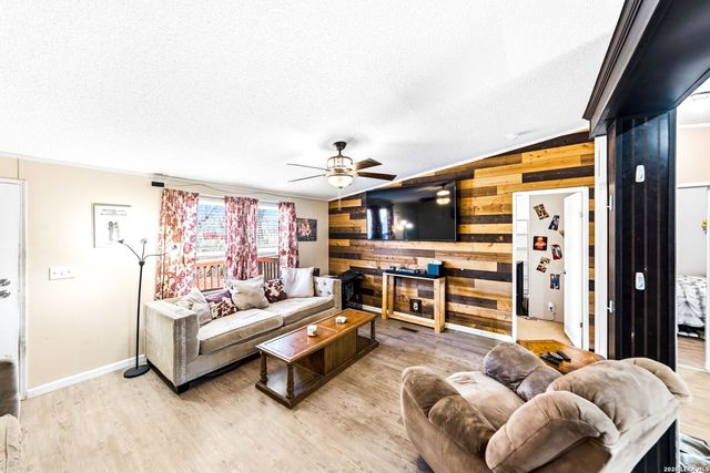 200 Mil Encinos St, Adkins, TX 78101