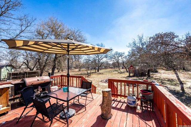 200 Mil Encinos St, Adkins, TX 78101