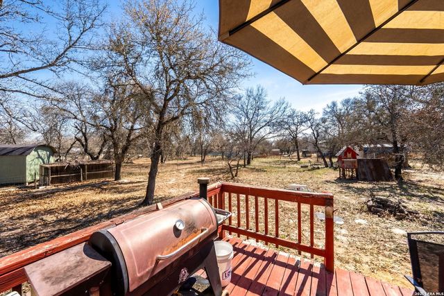 200 Mil Encinos St, Adkins, TX 78101