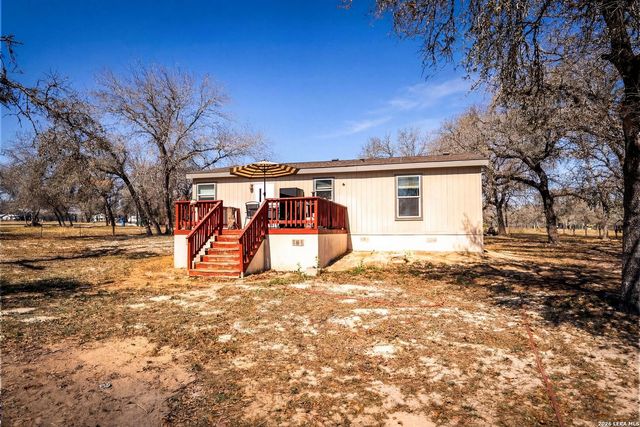 200 Mil Encinos St, Adkins, TX 78101